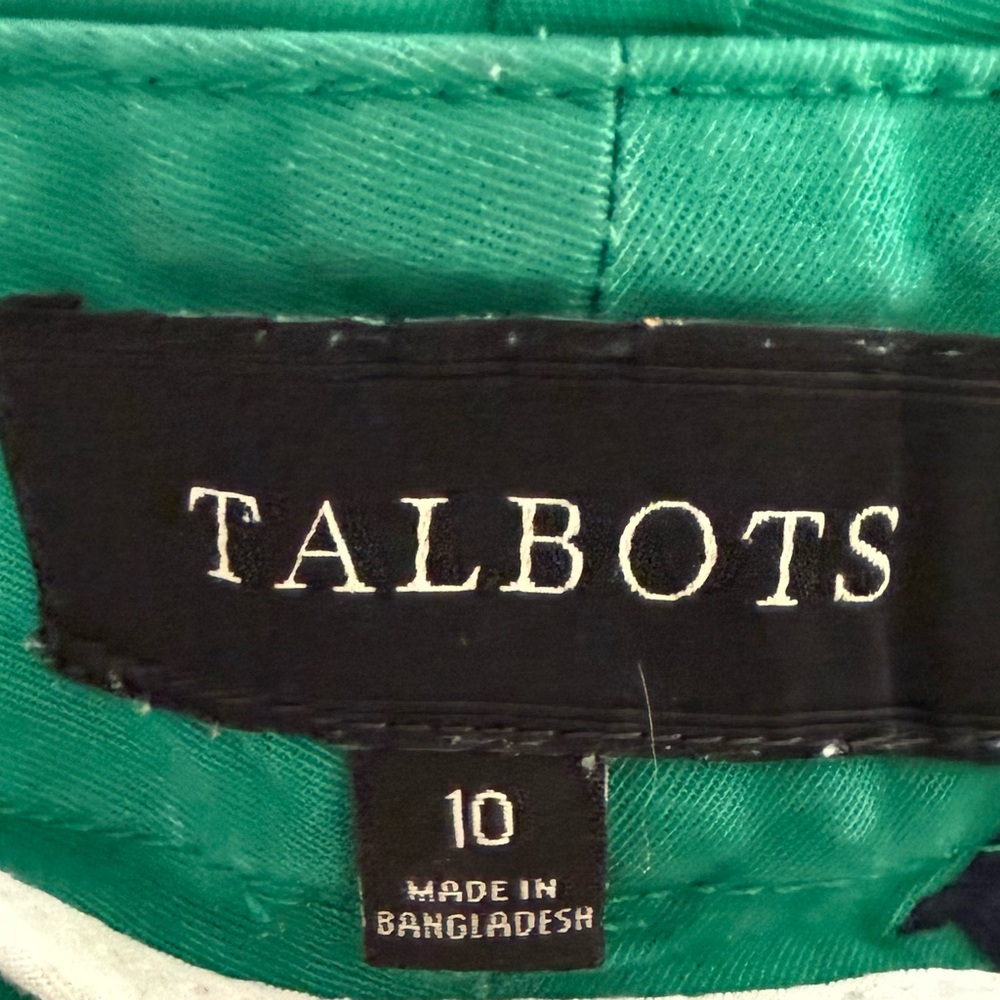 Talbots Green Women's Shorts with Scottie Dog Motif - Picture 4 of 5